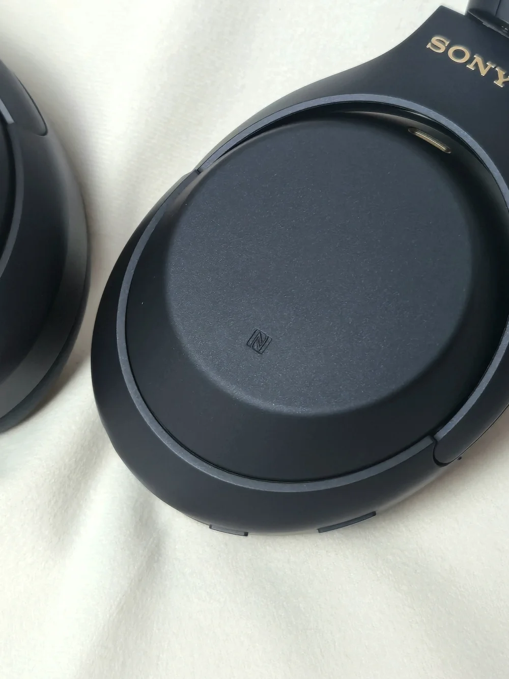 Sony WH-1000XM4 Wireless Noise Canceling Headphones Midnight Blue Bundle